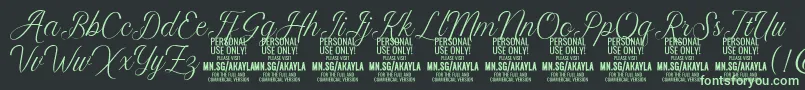 AkaylaScript PERSONAL-Schriftart – Grüne Schriften auf schwarzem Hintergrund