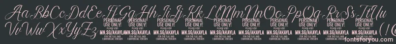 fuente AkaylaScript PERSONAL – Fuentes Rosadas Sobre Fondo Negro