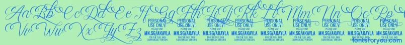 AkaylaScriptDeco PERSONAL-Schriftart – Blaue Schriften auf grünem Hintergrund