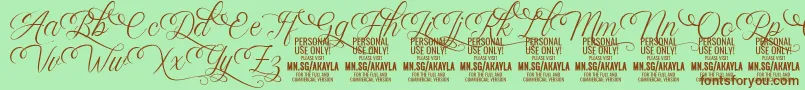 AkaylaScriptDeco PERSONAL-Schriftart – Braune Schriften auf grünem Hintergrund