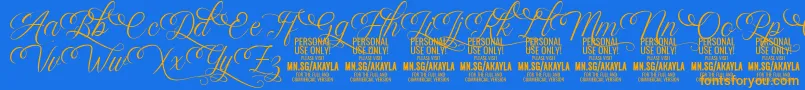 AkaylaScriptDeco PERSONAL-fontti – oranssit fontit sinisellä taustalla