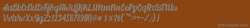 Czcionka Alexandria Script – szare czcionki na brązowym tle