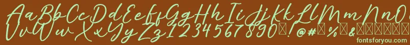 フォントAlishaFree – 緑色の文字が茶色の背景にあります。