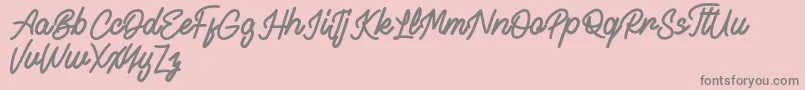 Alvaro FREE-fontti – harmaat kirjasimet vaaleanpunaisella taustalla