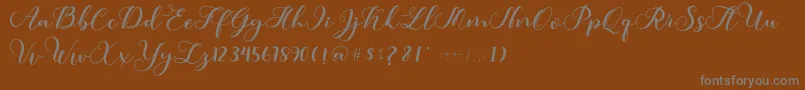 Amotim-fontti – harmaat kirjasimet ruskealla taustalla