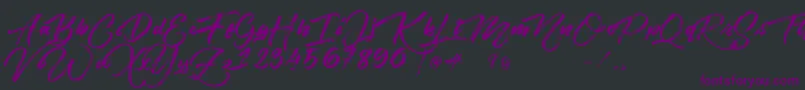 Lisätietoja Angelow-fontista Angelow-fontti – violetit fontit mustalla taustalla