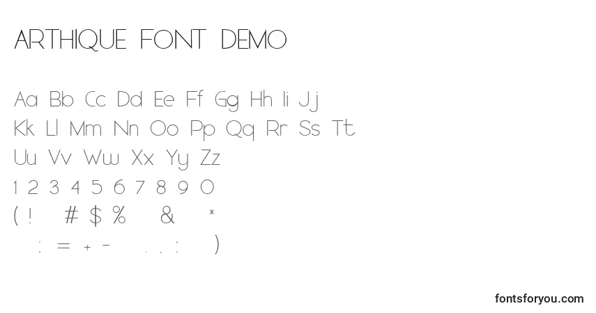 Czcionka ARTHIQUE FONT DEMO – alfabet, cyfry, specjalne znaki