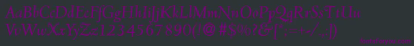 Czcionka D690RomanItalic – fioletowe czcionki na czarnym tle