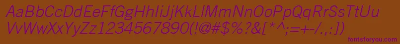 TradeGothicLtLightOblique-Schriftart – Violette Schriften auf braunem Hintergrund