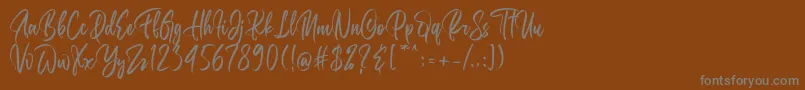 Belgedes-Schriftart – Graue Schriften auf braunem Hintergrund
