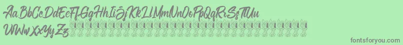 Bellsmore Brush-fontti – harmaat kirjasimet vihreällä taustalla