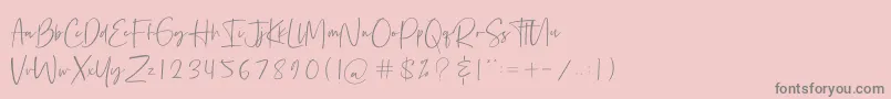 Bethoven-fontti – harmaat kirjasimet vaaleanpunaisella taustalla