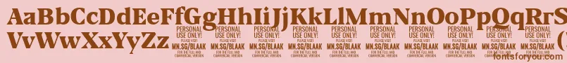 BlaakBlack PERSONAL-fontti – ruskeat fontit vaaleanpunaisella taustalla