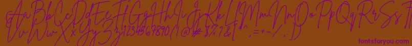 Fonte BrittanySignature – fontes roxas em um fundo marrom