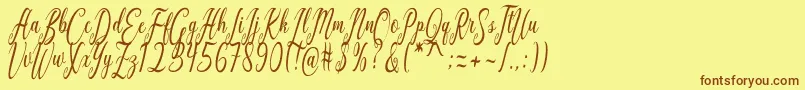 フォントCalifornia Script – 茶色の文字が黄色の背景にあります。