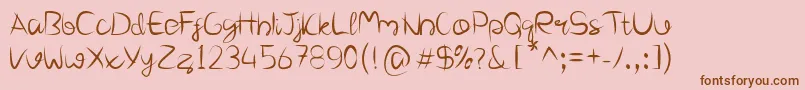 Carina-fontti – ruskeat fontit vaaleanpunaisella taustalla