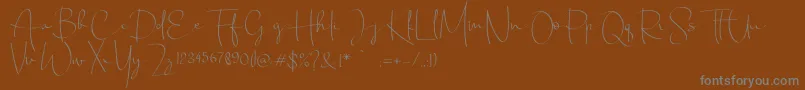 Chandrawinata-fontti – harmaat kirjasimet ruskealla taustalla