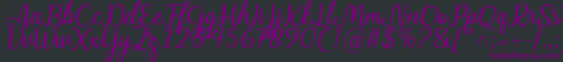 Charline font-fontti – violetit fontit mustalla taustalla