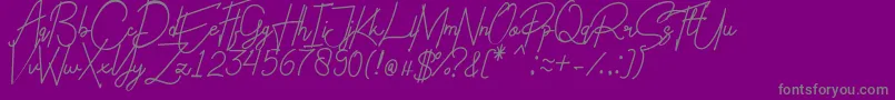 Charlotte Regular-fontti – harmaat kirjasimet violetilla taustalla