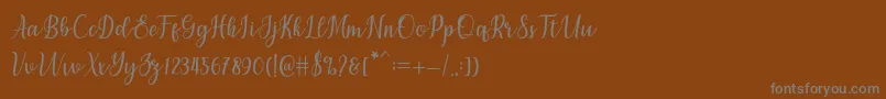 フォントchetlie – 茶色の背景に灰色の文字