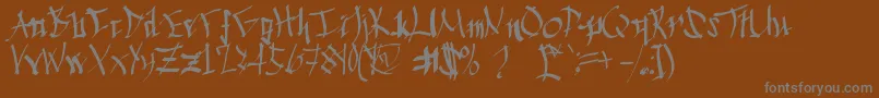 Chinese Calligraphy-fontti – harmaat kirjasimet ruskealla taustalla