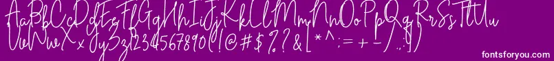 Cilupba-fontti – valkoiset fontit violetilla taustalla