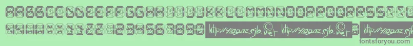 Crashed Scoreboard-Schriftart – Graue Schriften auf grünem Hintergrund