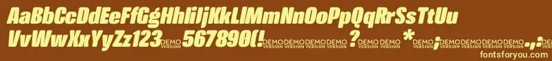 Czcionka CrossfitDemo HeavyItalic – żółte czcionki na brązowym tle