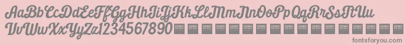 Daily Grind   Demo-Schriftart – Graue Schriften auf rosa Hintergrund