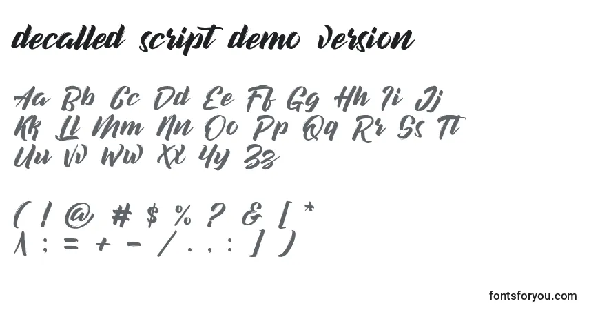 A fonte Decalled script demo version – alfabeto, números, caracteres especiais