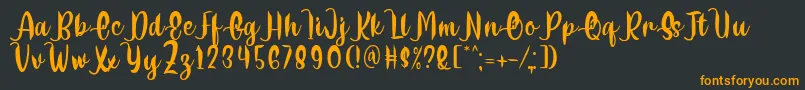 Шрифт Delumba Regular Font by 7NTypes – оранжевые шрифты на чёрном фоне
