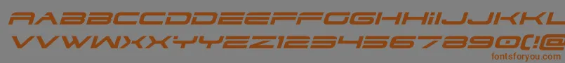 フォントdodger3 1expandital – 茶色の文字が灰色の背景にあります。