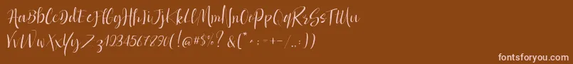 Dolcetto Demo-Schriftart – Rosa Schriften auf braunem Hintergrund