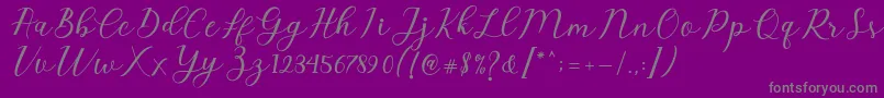 Saiba mais sobre a fonte Emeley Script Fonte Emeley Script – fontes cinzas em um fundo violeta