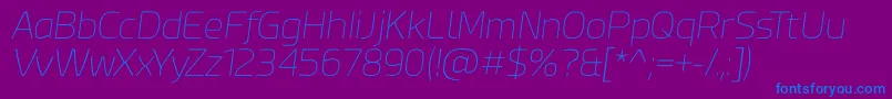 Fonte Esphimere Thin Italic – fontes azuis em um fundo violeta
