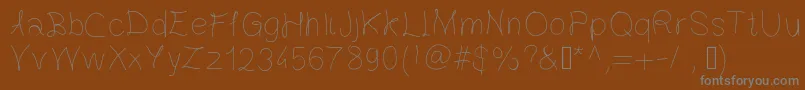 Gaelle203Font-fontti – harmaat kirjasimet ruskealla taustalla
