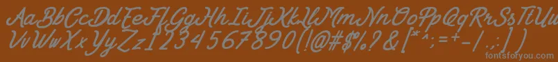 Goday Font by 7NTypes-fontti – harmaat kirjasimet ruskealla taustalla