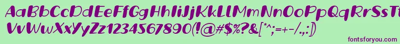 Weitere Informationen zur Grande October Three Italic Font by Situjuh 7NTypes-Schriftart Grande October Three Italic Font by Situjuh 7NTypes-Schriftart – Violette Schriften auf grünem Hintergrund