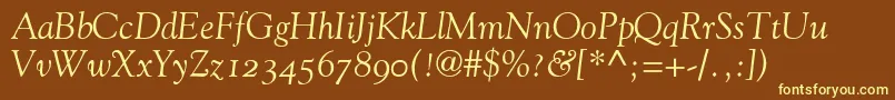 GoudyOldStyleItalicOldStyleFigures-Schriftart – Gelbe Schriften auf braunem Hintergrund