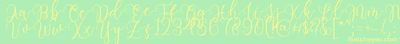 Having Fun Font by 7NTypes-fontti – keltaiset fontit vihreällä taustalla