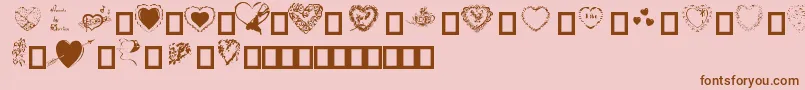Hearts by Darrian-Schriftart – Braune Schriften auf rosa Hintergrund