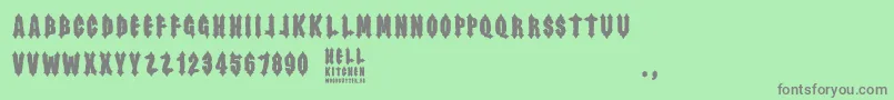 Hell Kitchen-fontti – harmaat kirjasimet vihreällä taustalla