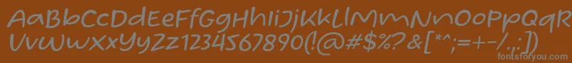 Homade McRacken Slant Font by Situjuh 7NTypes-Schriftart – Graue Schriften auf braunem Hintergrund