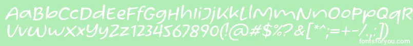Homade McRacken Slant Font by Situjuh 7NTypes-fontti – valkoiset fontit vihreällä taustalla