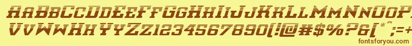 フォントinterceptorhalfital – 茶色の文字が黄色の背景にあります。