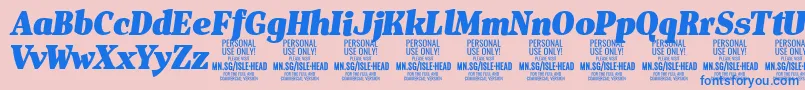 Weitere Informationen zur IsleHeadBl i PERSONAL-Schriftart IsleHeadBl i PERSONAL-Schriftart – Blaue Schriften auf rosa Hintergrund