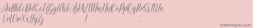 Więcej informacji o czcionce Jessie Odelya Demo Czcionka Jessie Odelya Demo – szare czcionki na różowym tle