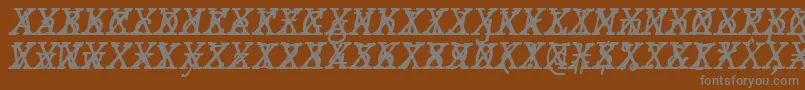 JMH Typewriter mono Italic Cross-fontti – harmaat kirjasimet ruskealla taustalla
