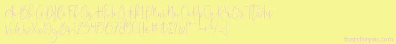 Just Jessy Demo-fontti – vaaleanpunaiset fontit keltaisella taustalla