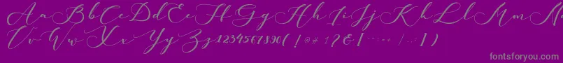 kachine-fontti – harmaat kirjasimet violetilla taustalla